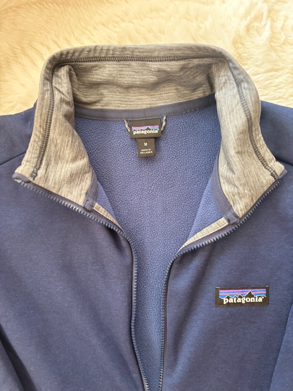 Patagonia Women's Navy Full-Zip Utility Fleece Jacket Size Medium - Picture 2 of 3
